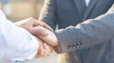 trust-promise-concept-honest-lawyer-partner-with-professional-team-make-law-business-agreement-after-complete-deal_10139-329-23ce243e