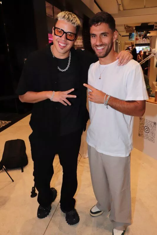 סטטיק מגיע לקניון רמת אביב היישר מהופעה (צילום ניר פקין)