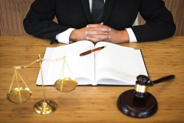 איך בוחרים עורך דין טוב לתביעת רשלנות רפואית?