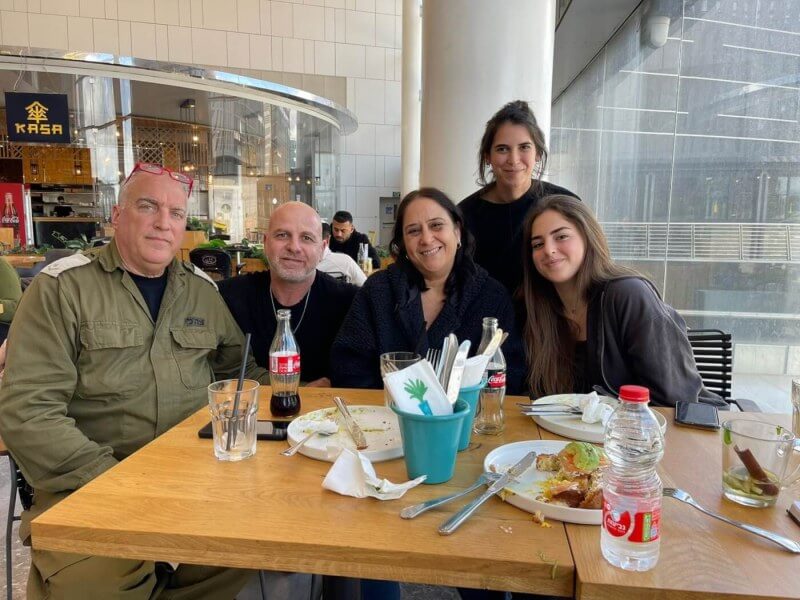 הכריך של רוני אשל ז"ל חוזר לתפריט קפה גרג