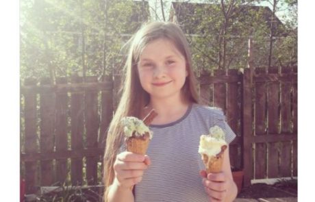 משוב של תלמידה הפך ויראלי לאחר שזו האשימה את בית הספר שלה בפשעי מלחמה