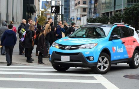 סטארטאפ חדש מציע לשלם לכם כסף אם תהפכו את המכונית שלכם לפרסומת בדרכים