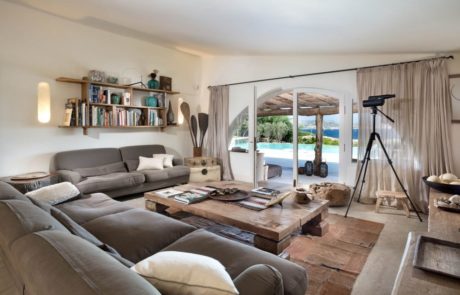 ספות פינתיות: העוצמה היוקרתית של הסלון