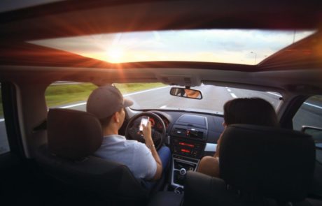 רכב שנותן עבודה